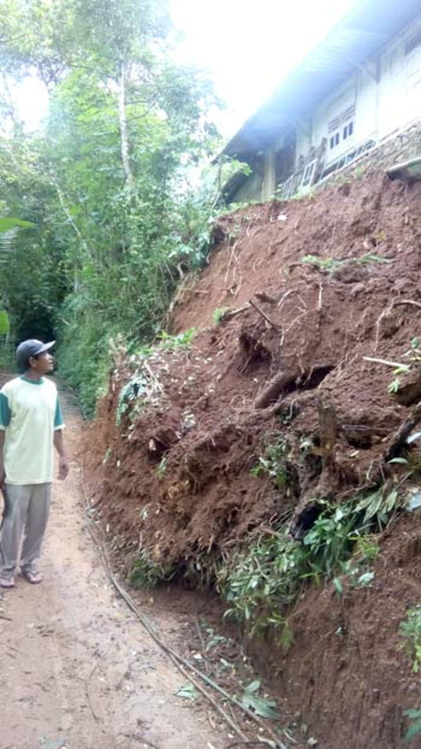 Rumah Penduduk di Danaraja Banyumas Terancam Longsor