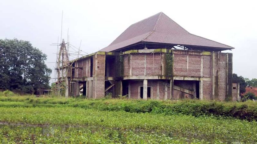 Belum Selesai, Gedung Kesenian Banyumas Rusak