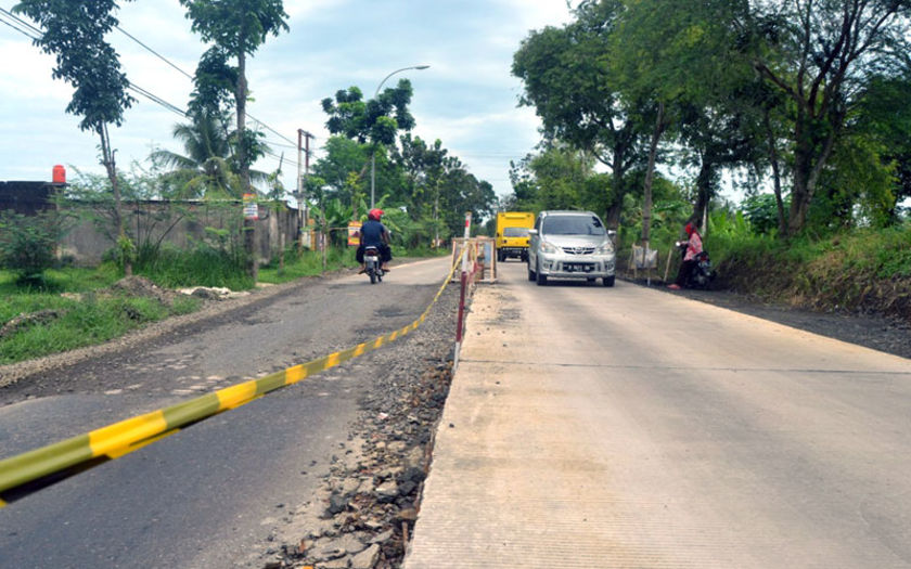 Jalur Mudik Buntu-Kroya Sangat Berbahaya, karena Perbedaan Ketinggian Cor Beton