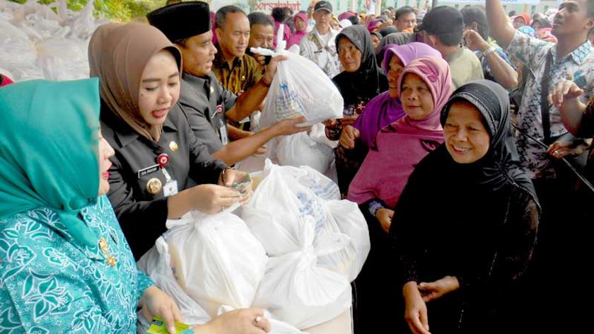 Ribuan Warga Serbu Pasar Murah Pemkab Purbalingga