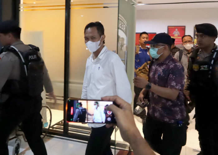 Bupati Cilacap dan 12 Orang Dibawa ke Jakarta Usai OTT KPK