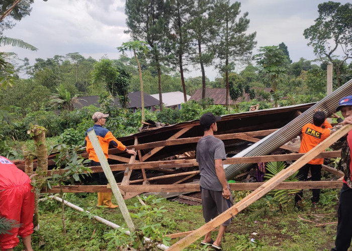 Hujan Deras dan Angin Kencang di Desa Serang, Enam Rumah Rusak