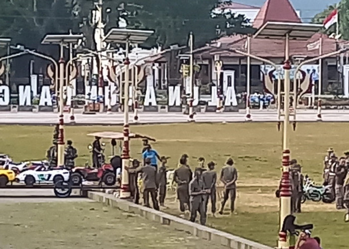 Tim Razia Kembali Tertibkan PKL Alun-alun Kebumen