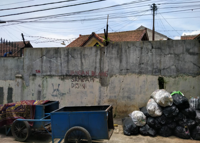Tempat Penampungan Sementara Sampah MAN 1 Banyumas Dikeluhkan Warga