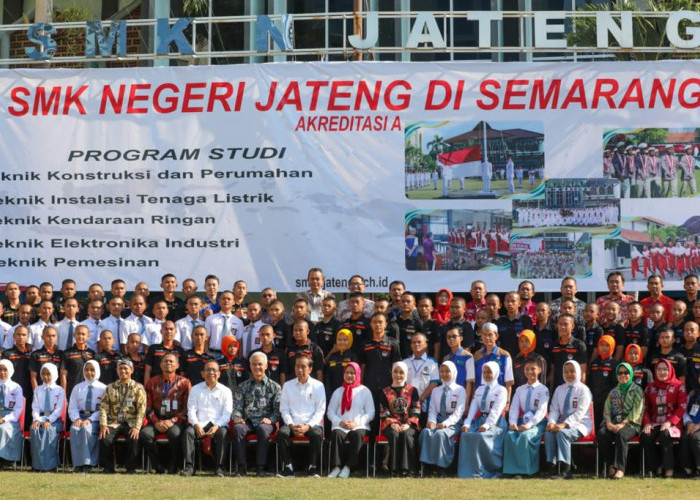 Jokowi Kagumi Sekolah Gratis Rintisan Ganjar, Akan Diterapkan Nasional