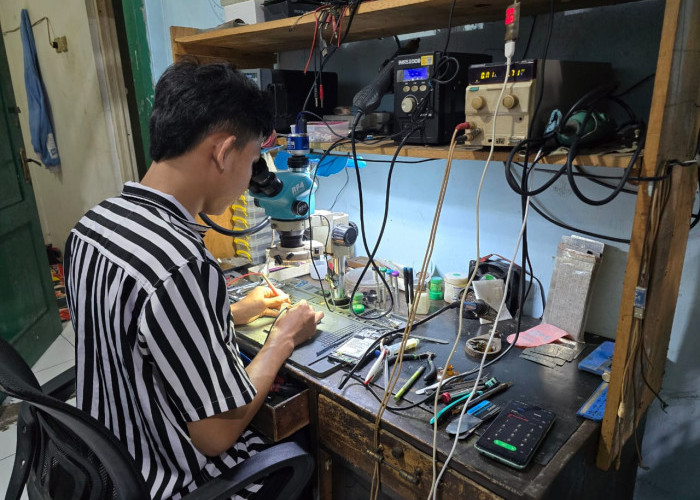 Servis Handphone di T&C Cell Purwokerto