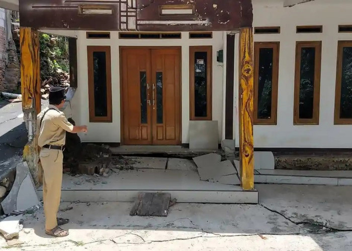10 Rumah Terdampak Tanah Gerak di Tirtomoyo, Warga Enggan Direlokasi