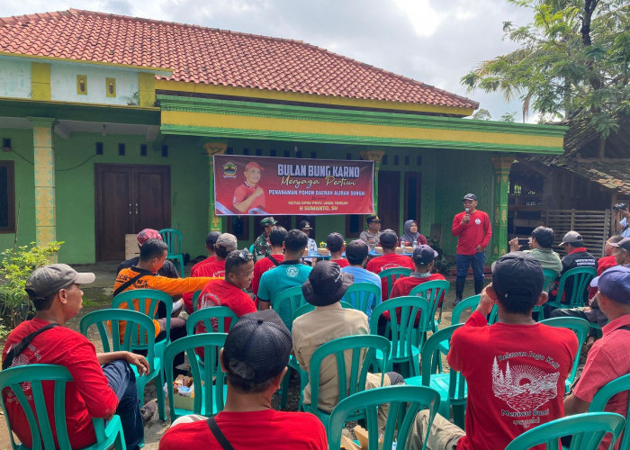 Jelang Bulan Bung Karno, Sumanto Gerakkan Warga Tanam Pohon di Lereng Gunung Lawu