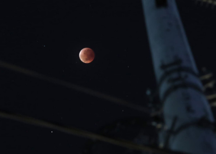 Warga Kebumen Gelar Shalat Gerhana Minta Keselamatan
