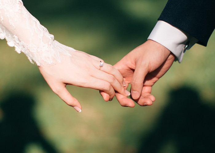 Ide Gaya Pose Foto Prewedding Romantis Kekinian