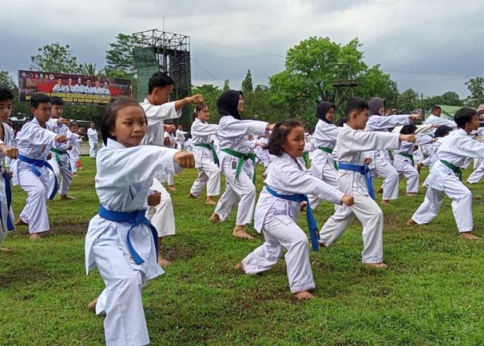 500 Karateka INKAI Purbalingga Ikuti Latihan Bersama di Yonif 406 Chandra Kusuma 