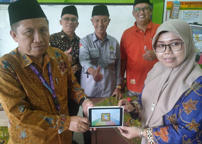 70 MI Banyumas Terima Bantuan Tablet Pintar, Madrasah Inklusi Jadi Prioritas Penerima