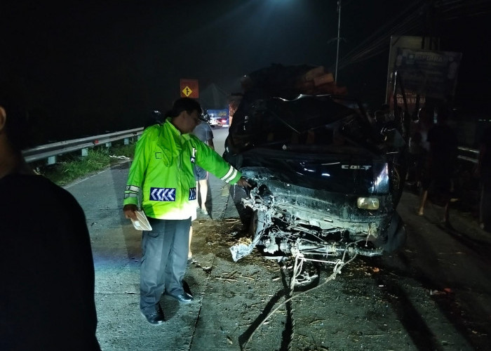 Pick Up Nyalip Malah Tabrak Bus, Satu Orang Meninggal di Jalur Wangon–Jatilawang Banyumas