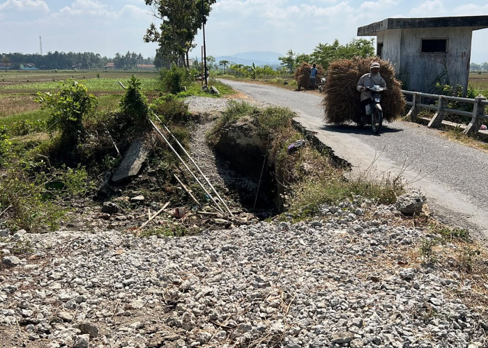 Hampir Setahun Rusak, Jembatan Indrosari Kebumen Butuh Perbaikan