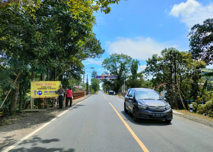 Mudahkan Pemudik, Sat Lantas Polresta Banyumas Pasang Puluhan Papan Rambu Penunjuk Jalan