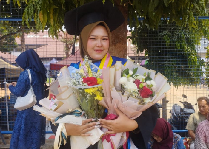 Dari Kampung Sri Rahayu Menuju Wisuda, Beasiswa PSDK UMP Wujudkan Mimpi Ajeng Kuliah