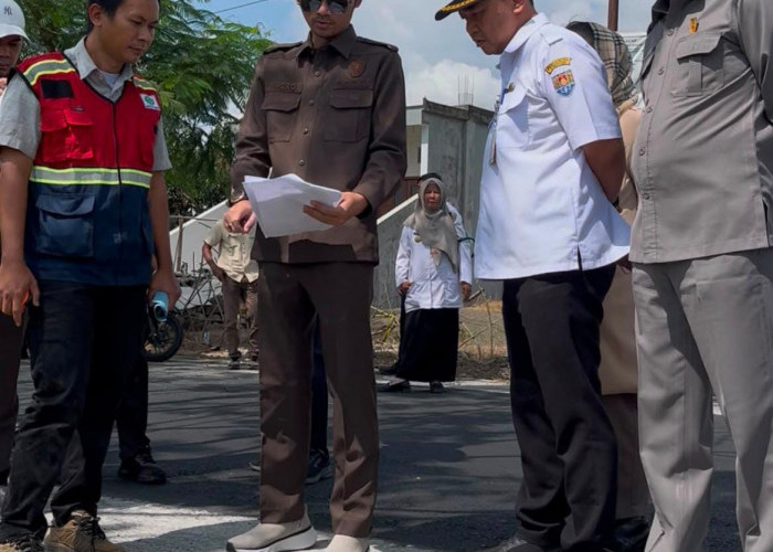 Cek Proyek Jalan, Komisi C DPRD Kabupaten Cilacap Temukan Retakan Ketebalan Tak Sesuai