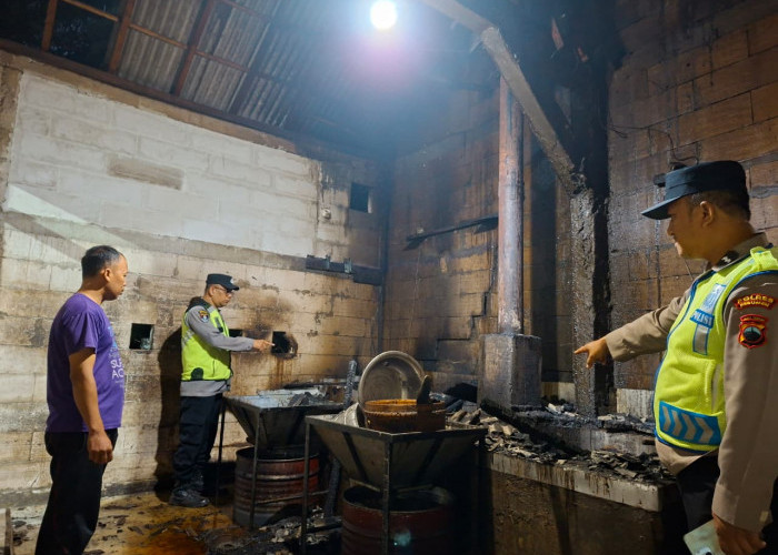 Diduga Dipicu Bara Api Sisa Tungku, Dapur Produksi Keripik Singkong di Buayan Kebakaran
