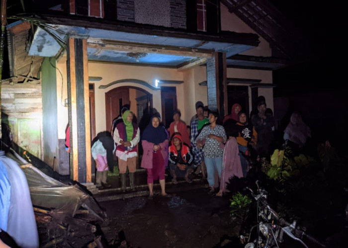 Banjir di Serang Purbalingga,  7 Rumah Rusak , 1 Motor Hilang