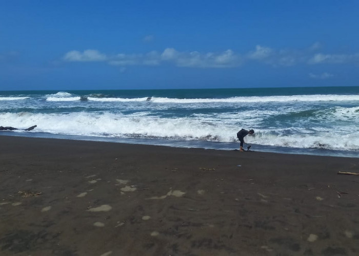 Gelombang Tinggi Landa Laut Selatan