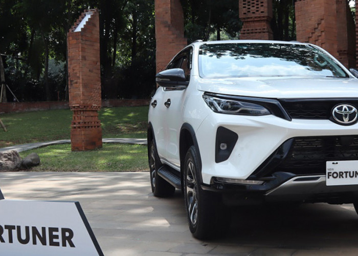 Mobil Toyota Fortuner 2.8 VRZ GR Second, Kabin Luas Angsuran Dimulai Rp 8 Jutaan Via BSI Mandiri!