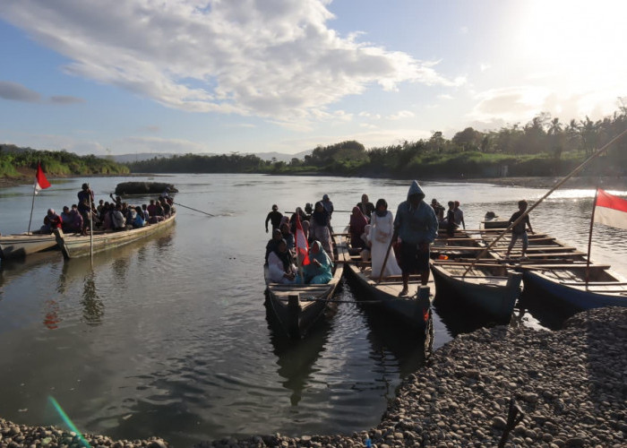 Perahu Wisata Raup Rp1 Juta Sehari, Sungai Serayu Surut Datangkan Rezeki Warga Banyumas