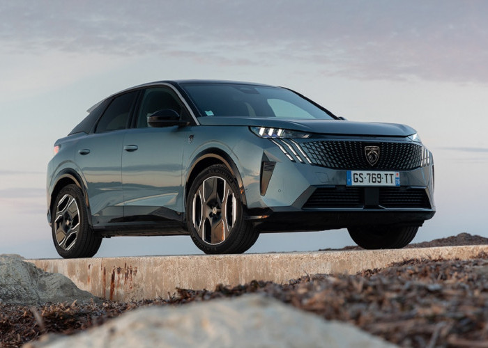 Mobil Peugeot e-3008 Electric: Desain Eropa, Performa Galak, Bisa Jadi Alternatif EV Keren!