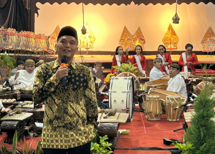 Sumanto Apresiasi Dalang Karanganyar Gotong Royong Pentaskan Wayang Kulit 30 Jam