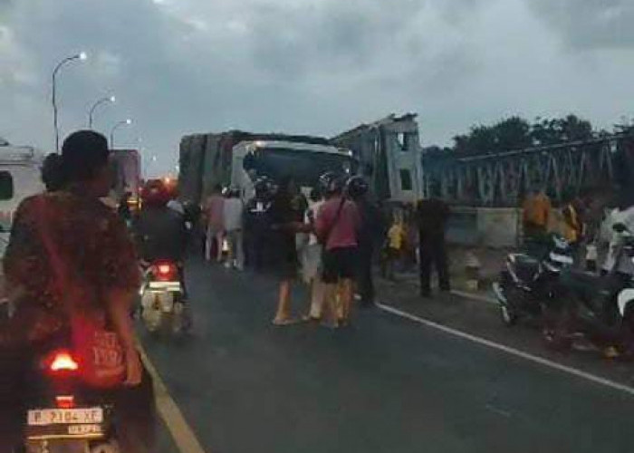 Gagal Nyalip di Jembatan Tajum Margasana, Pemotor Meninggal Terlindas Truk Tronton