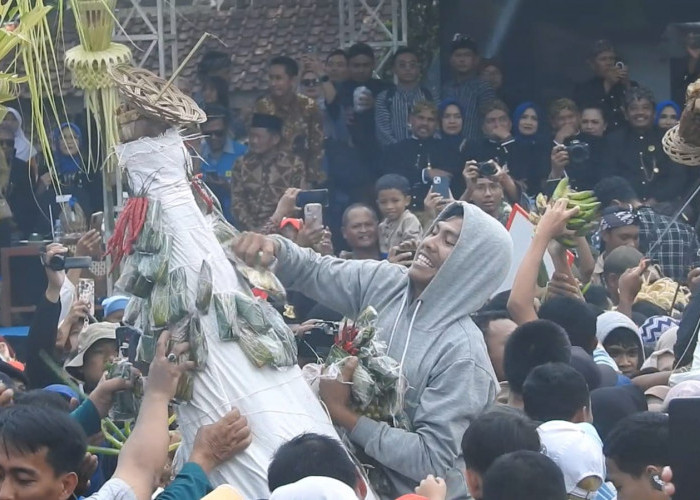 Meriah! Kirab Budaya Banjarnegara Usung 5 Gunungan Penuh Makna