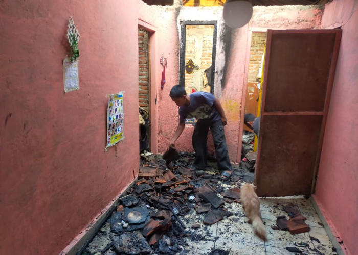 Ditinggal Penghuni, Rumah di Poncowarno Terbakar