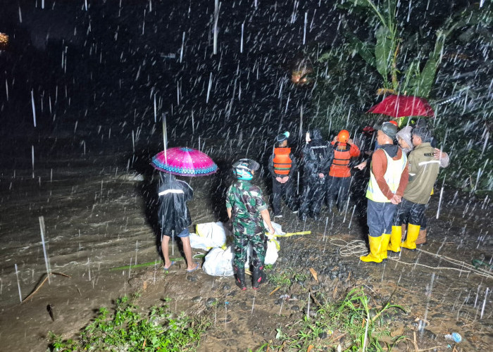 Banjir, Tiga Pekerja Penguatan Tebing Sungai Klawing Hilang dan Tiga Lainnya Selamat