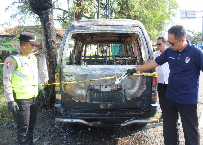Mobil Bawa 30 Liter Pertalite Terbakar di Kebumen