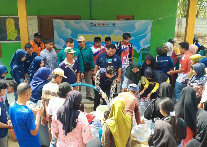 HUT ke-35, SMAN 3 Cilacap Salurkan Tiga Tangki Air Bersih untuk Warga Pesanggrahan