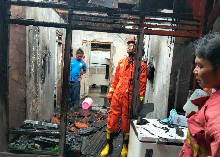 Diduga Korsleting Listrik, Rumah Kontrakan di Bantarsari Terbakar
