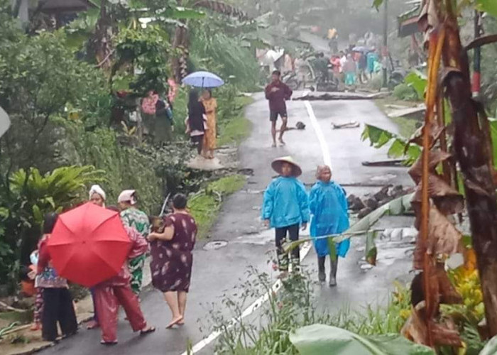Banjir di Desa Karangtengah Cilongok, Jalan dan Talud Rusak Sepanjang 280 Meter, Kerusakan Rumah Masih Didata