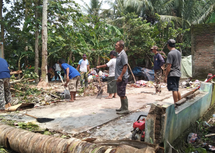 13 Rumah Rusak Diterjang Hujan Deras dan Angin Kencang