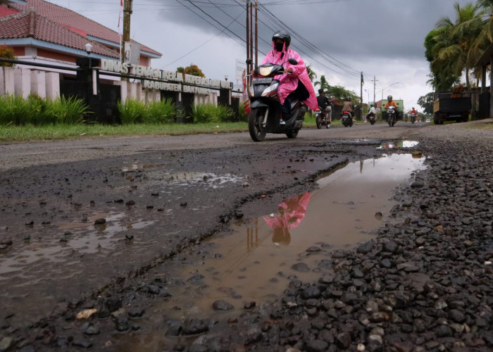 200 Meter Jalan Moh Besar Belum Ada Drainase