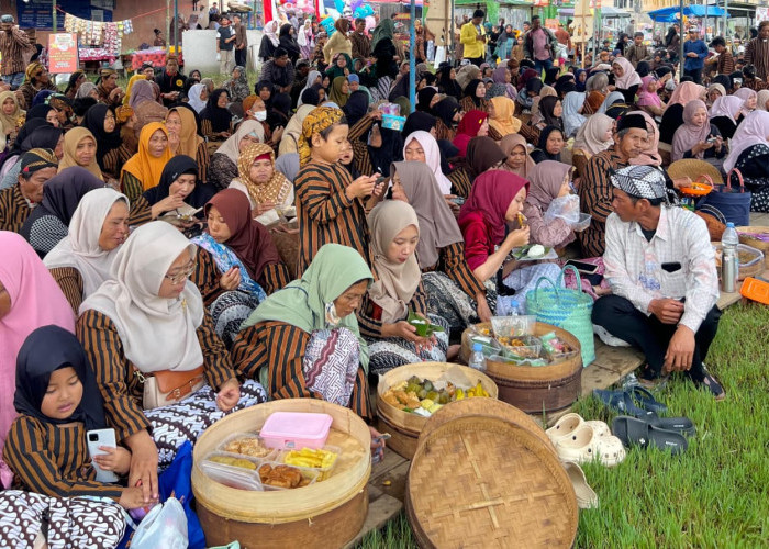 Ribuan Warga Sirukun Gelar Kirab 1.000 Tenong, Tradisi Syukur Panen