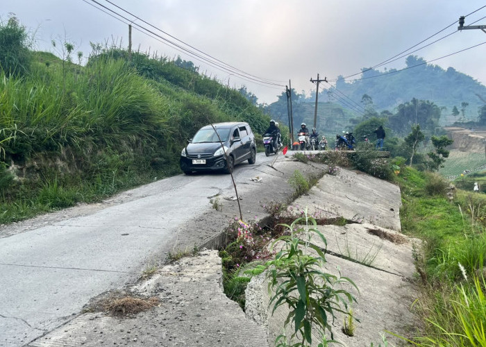 Longsor Putus Akses Batur-Pejawaran, Jalur Baru Sepanjang 1,5 Kilometer Dikaji