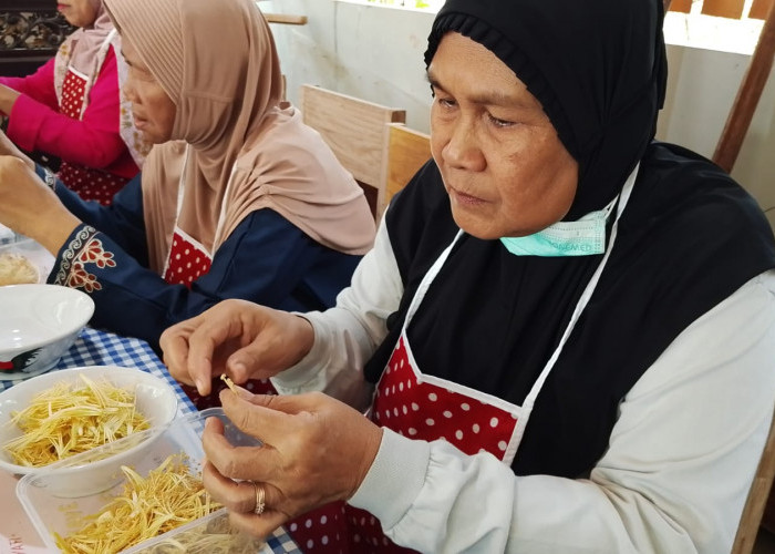 Bunga Durian Disulap Jadi Camilan Krispi di Somagede, Putik Dlongop Diolah Bernilai Jual Tinggi