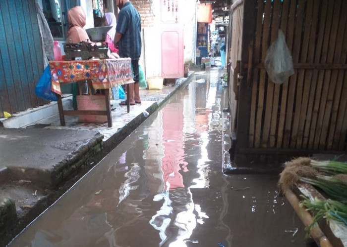 Curah Hujan Tinggi, Pasar Kliwon Kesugihan Cilacap Terendam Banjir