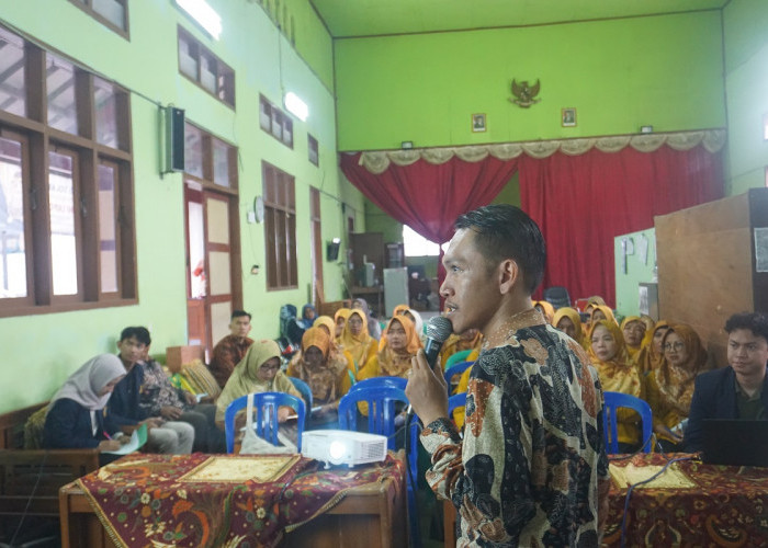 Radiologi Poltekkes Edukasi TB untuk Kader PKK Karanggintung, Dorong Peran Masyarakat Eliminasi Tuberkulosis