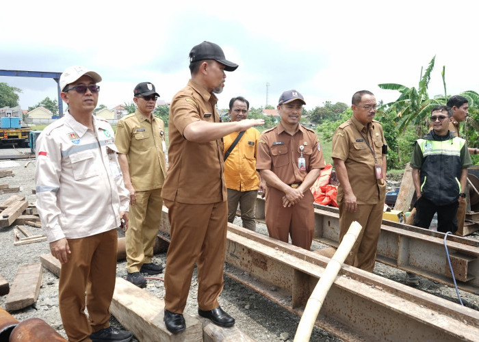 Sekda Cilacap Tinjau Proyek Infrastruktur, Fokus Perbaikan Saluran Air dan Jalan Jeruklegi