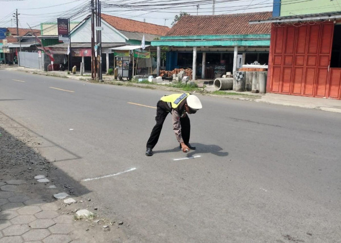 Sepeda Motor Terbentur Pintu Pikap di Kawunganten, Cilacap, Satu Orang Meninggal 