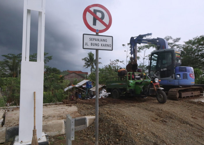 Urugan Tanah Kebun Bibit di Jalan Bung Karno Alokasi CSR dari Pihak Swasta
