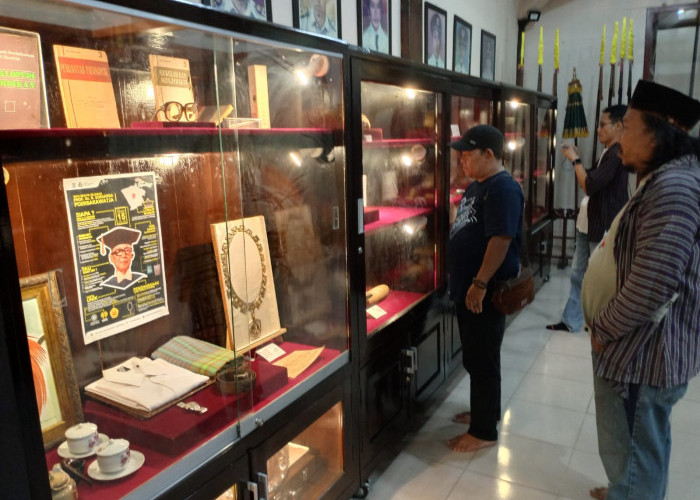 Dua Koleksi Pribadi Prof Dr R Soegarda Poerbakawatja Lengkapi Koleksi Museum 