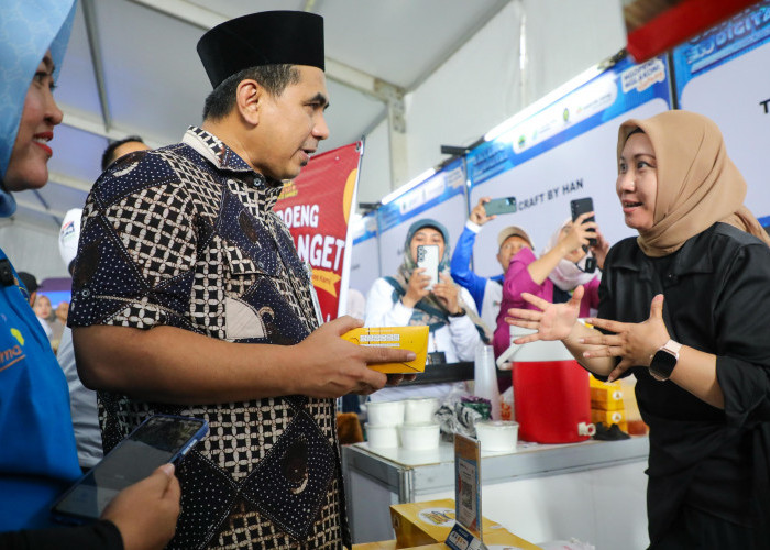 Permudah Layanan Nasabah, Taj Yasin Apresiasi Transformasi Digital BPR BKK