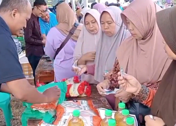 Harga Sembako Jauh di Bawah Pasar, Gerakan Pangan Murah di Banjarmangu Disambut Antusias