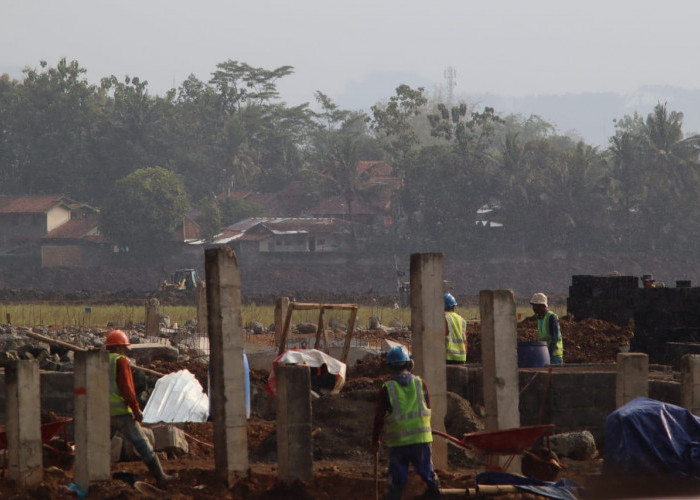 Tahap Dua Masjid Seribu Bulan di Jalan Bung Karno Purwokerto Sampai Pada Rangka Atap